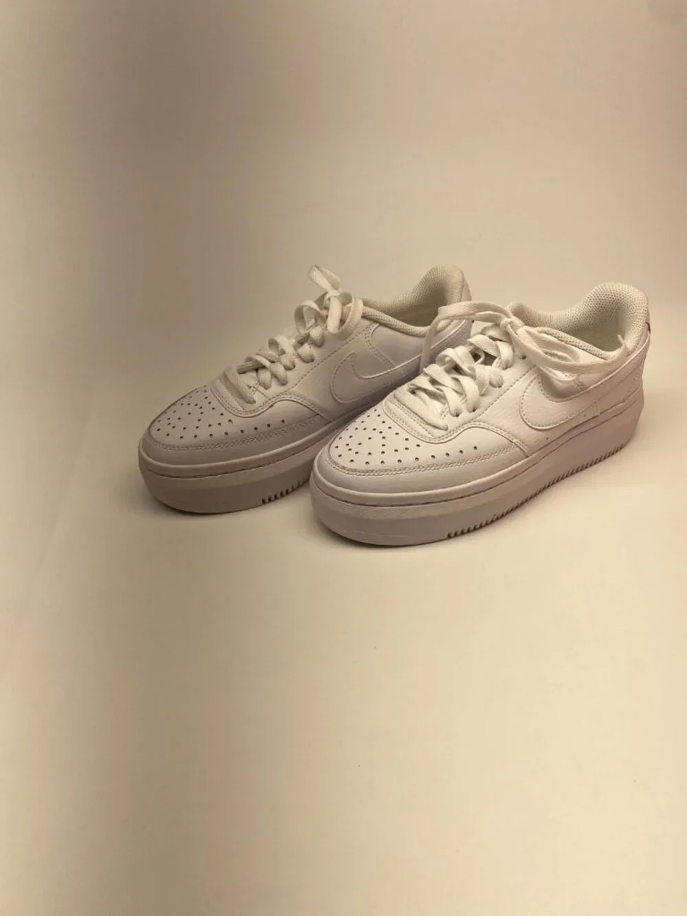 Nike Court Women’s White Leather Platform DM0113-100 Casual Sneakers Sz 6.5